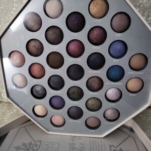 Laura Geller 31 days of holiday! Beautiful set of bake eyeshadow.